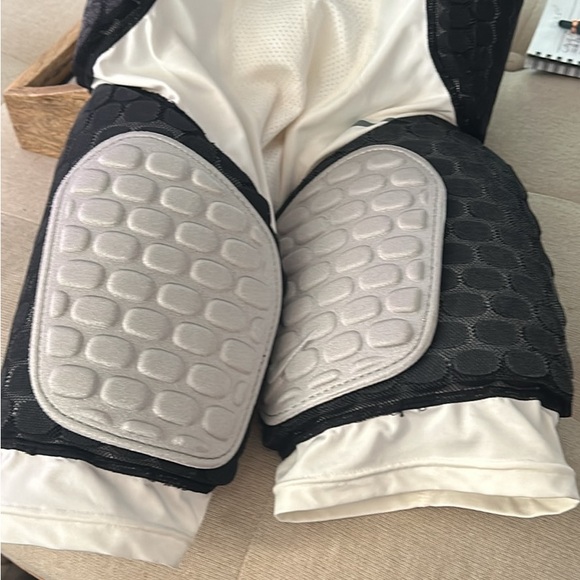 Men’s Nike combat football shorts - Picture 3 of 6